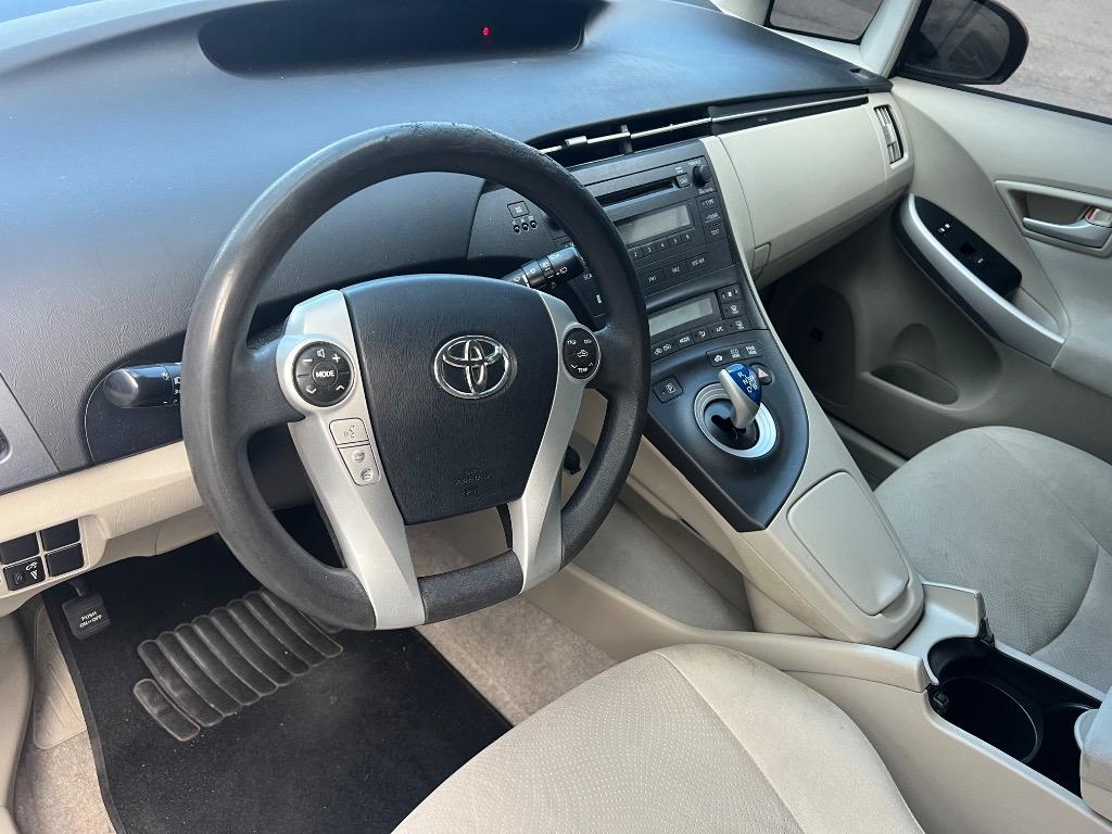 2010 Toyota Prius - $7,900