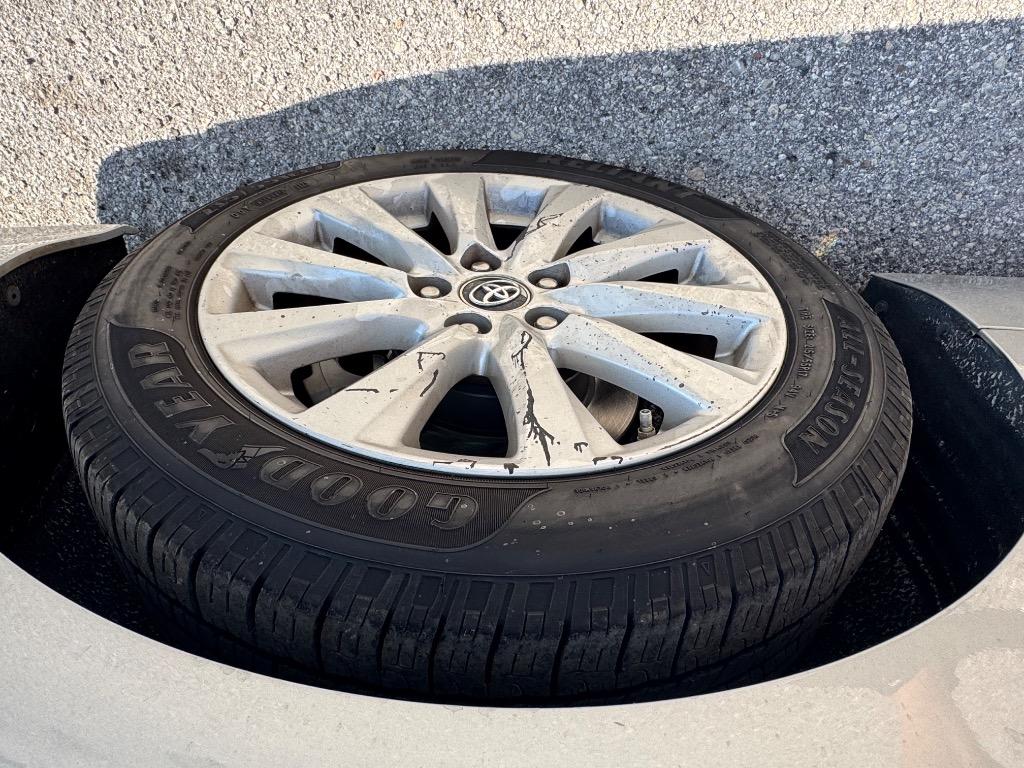 2019 Toyota Camry - $10,900
