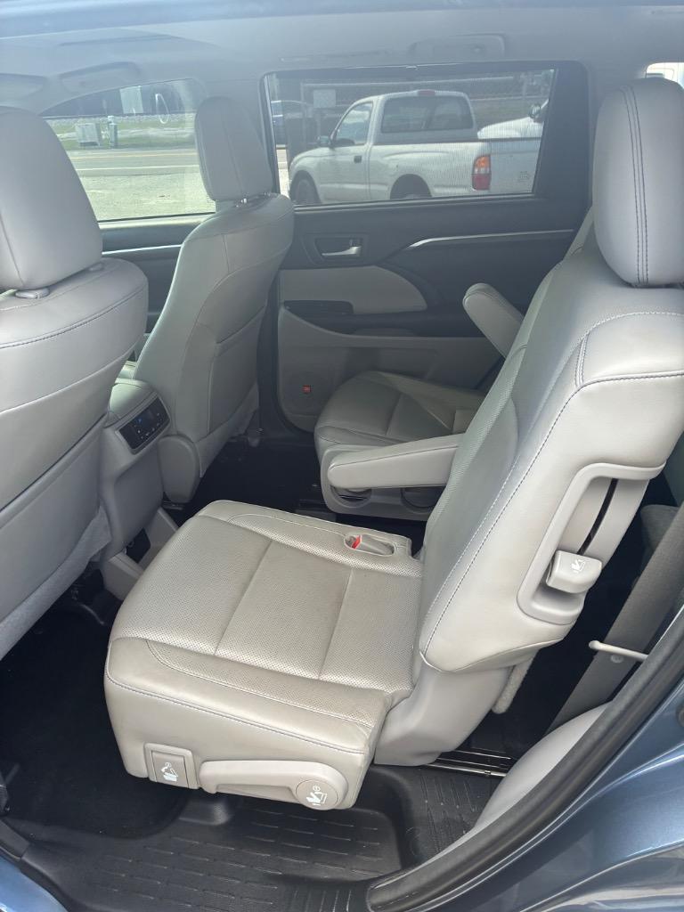 2014 Toyota Highlander - $16,900