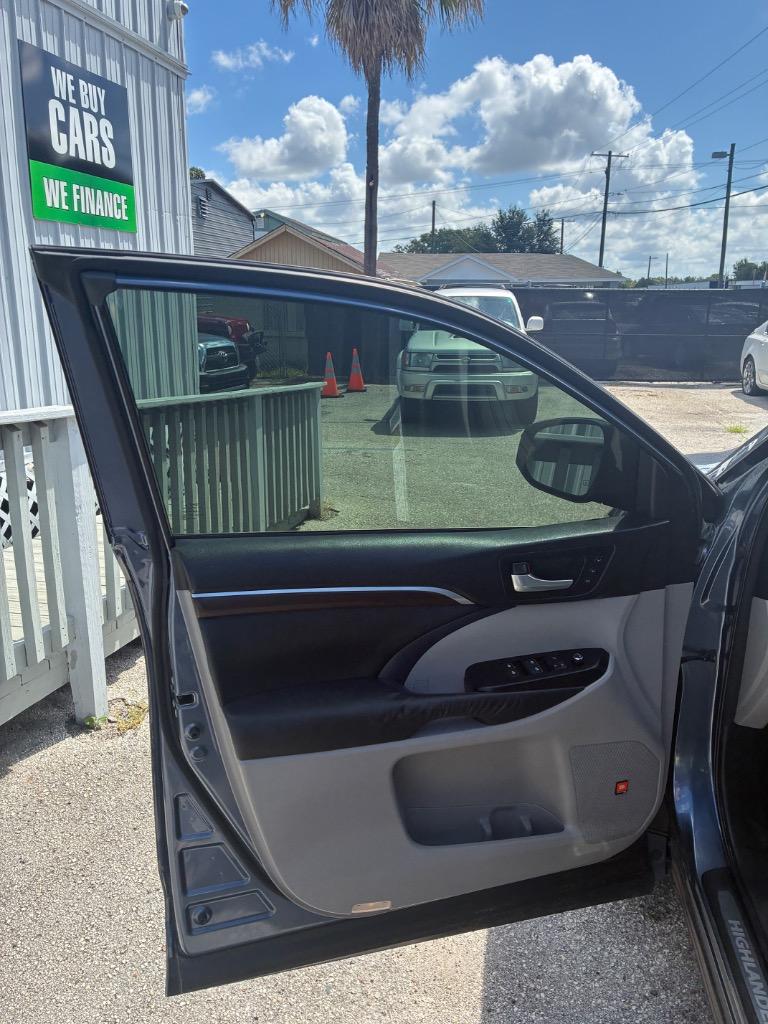 2014 Toyota Highlander - $16,900