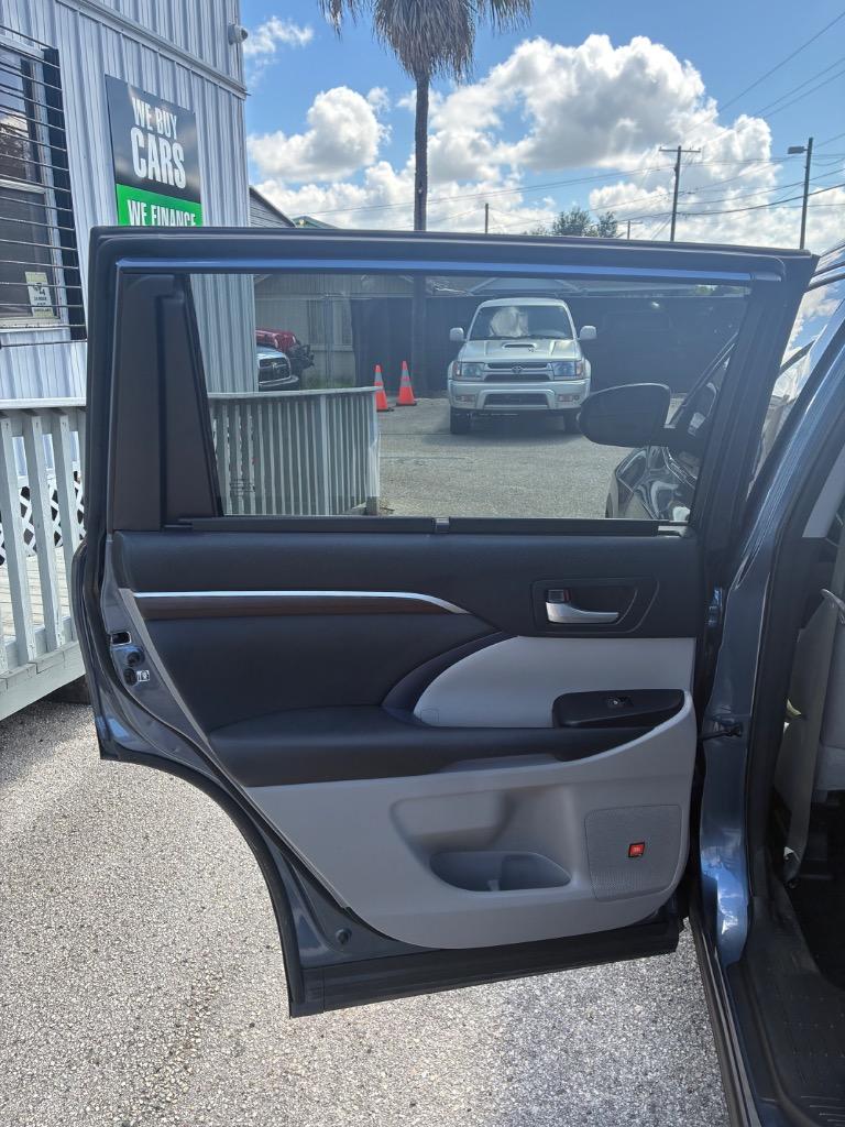 2014 Toyota Highlander - $16,900
