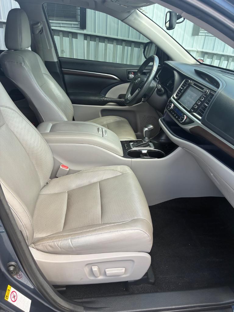 2014 Toyota Highlander - $16,900