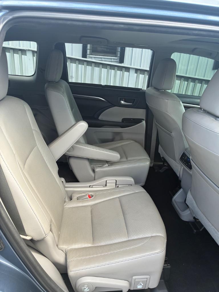 2014 Toyota Highlander - $16,900