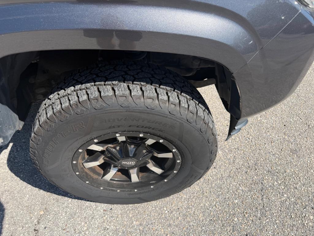 2020 Toyota Tacoma - $22,900