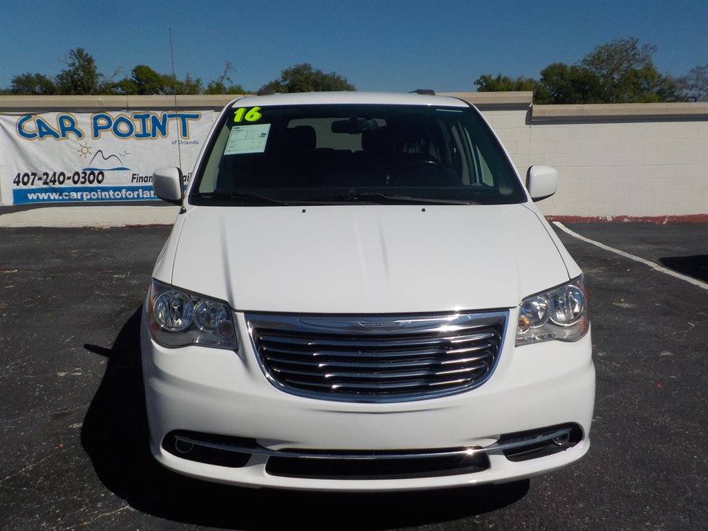 2016 Chrysler Town & Country Touring photo
