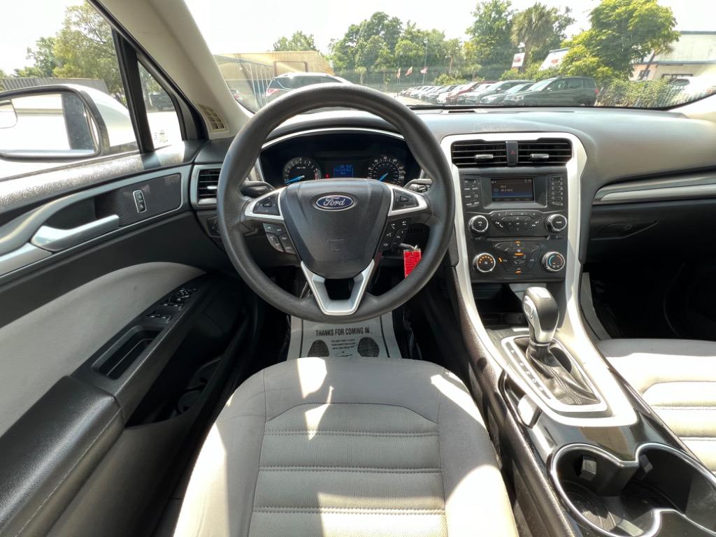 2014 Ford Fusion S photo