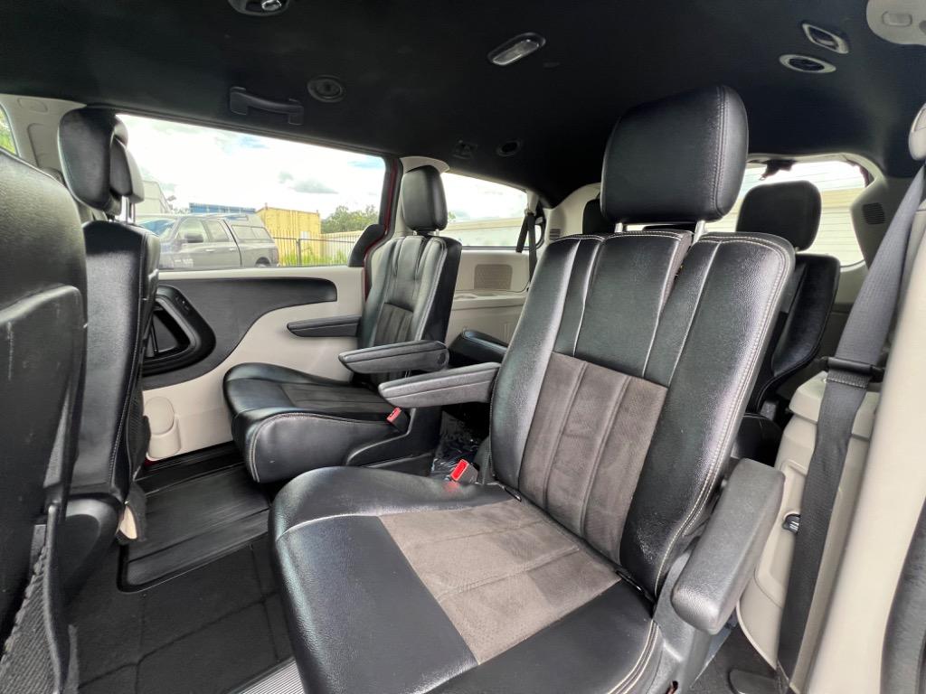 2020 Dodge Grand Caravan - $15,990