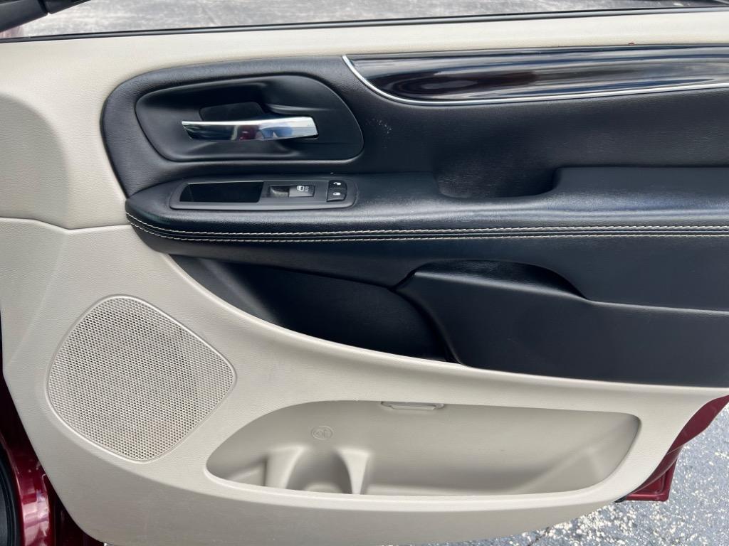 2020 Dodge Grand Caravan - $15,990