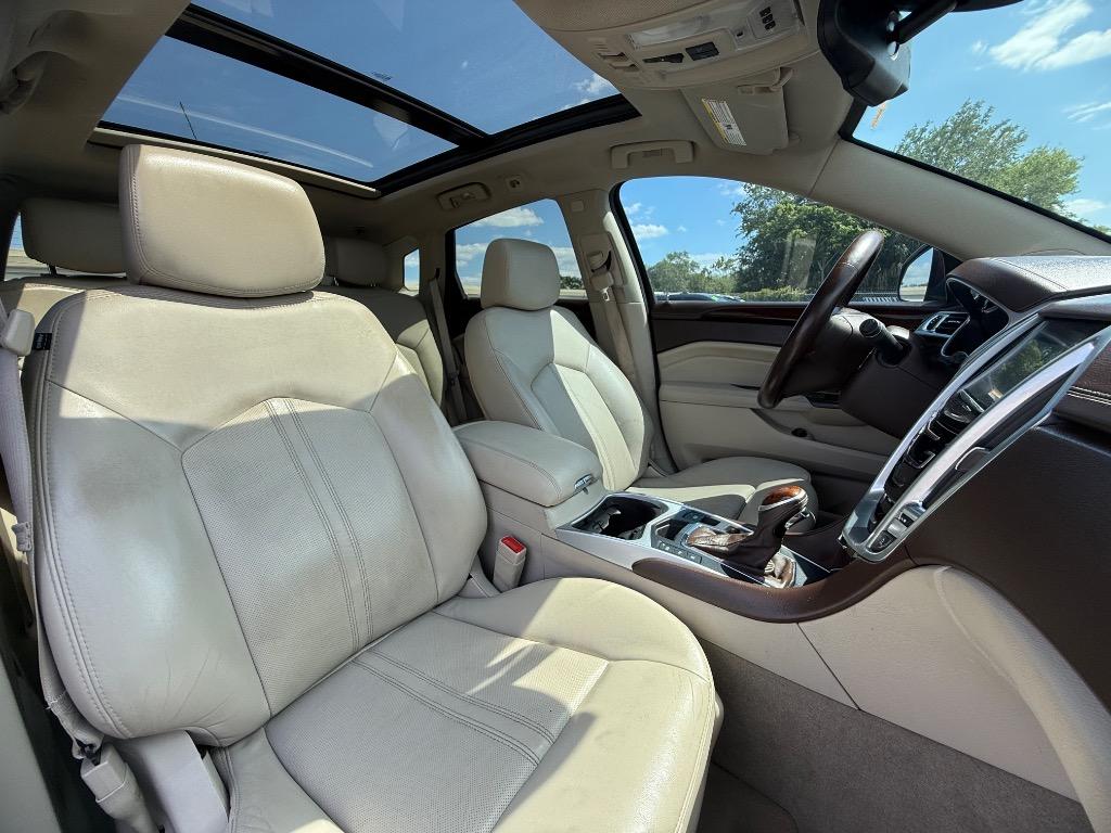 2016 Cadillac SRX Luxury photo