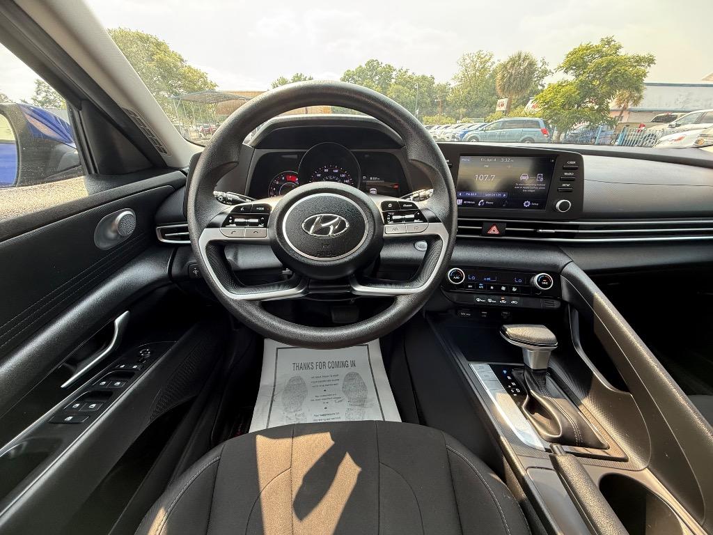 2021 Hyundai Elantra SEL photo