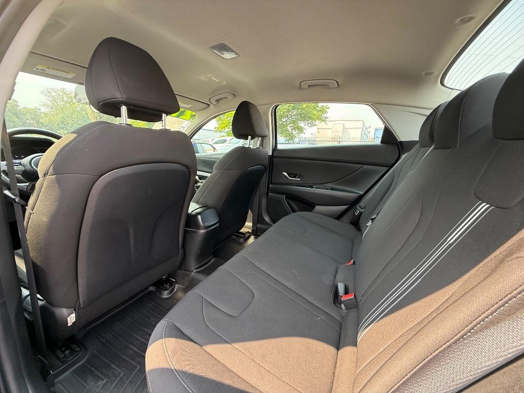 2021 Hyundai Elantra SEL photo
