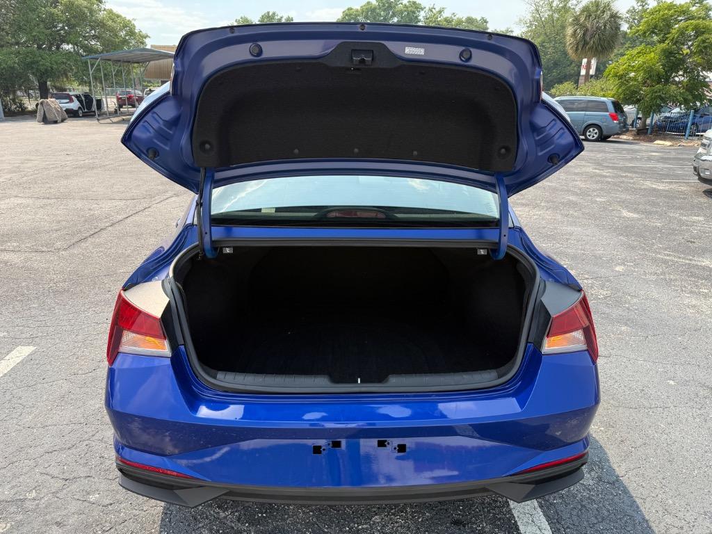 2021 Hyundai Elantra SEL photo