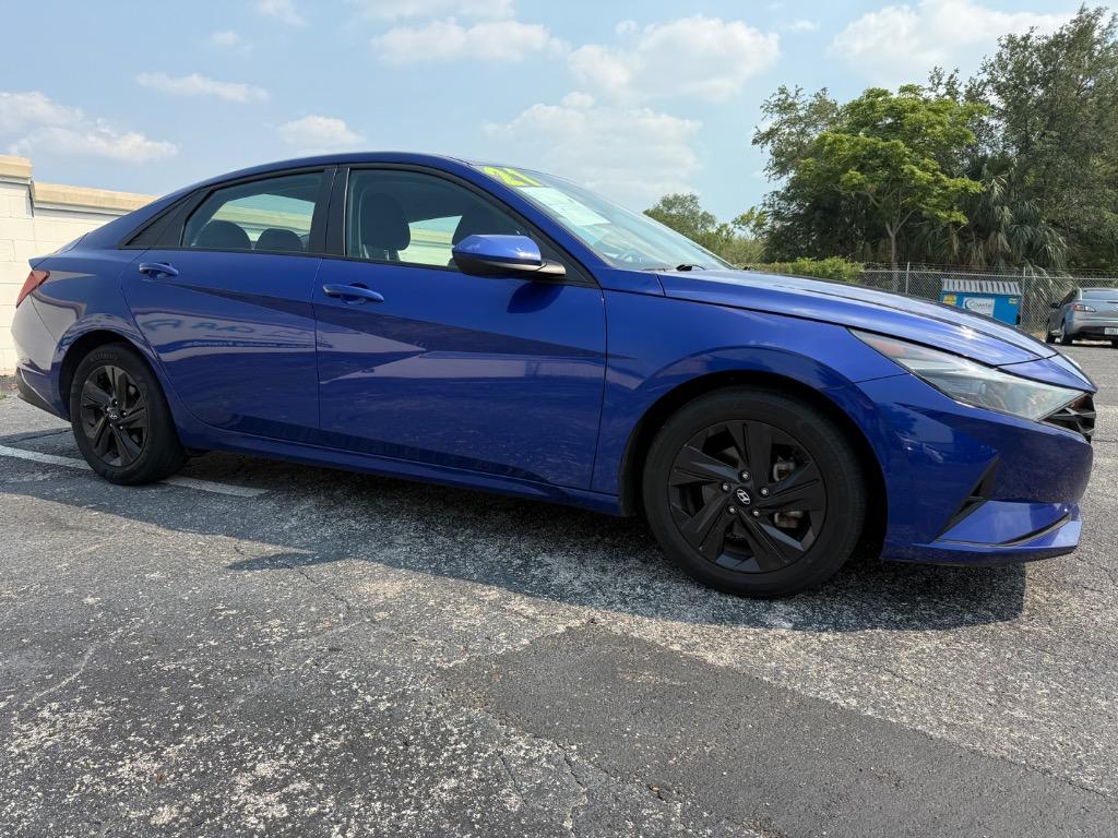 2021 Hyundai Elantra SEL photo