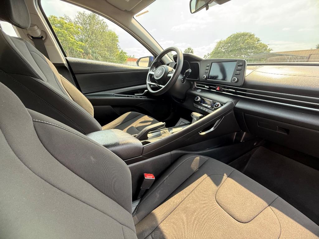 2021 Hyundai Elantra SEL photo