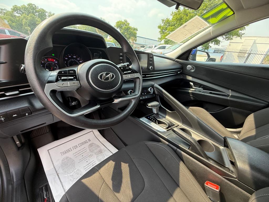 2021 Hyundai Elantra SEL photo