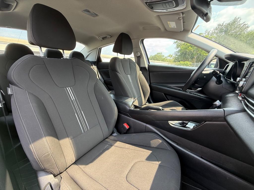 2021 Hyundai Elantra SEL photo