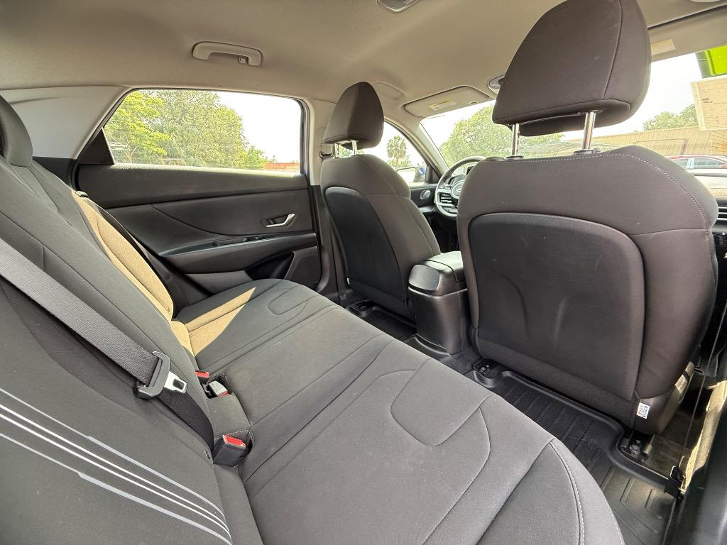 2021 Hyundai Elantra SEL photo