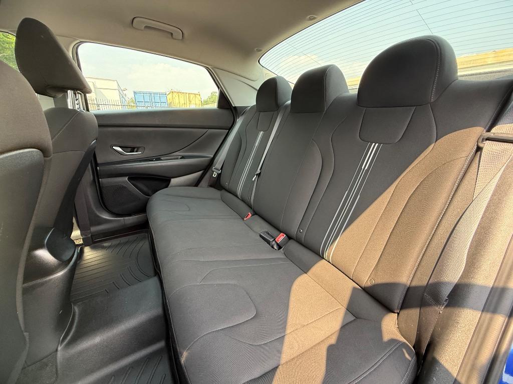 2021 Hyundai Elantra SEL photo