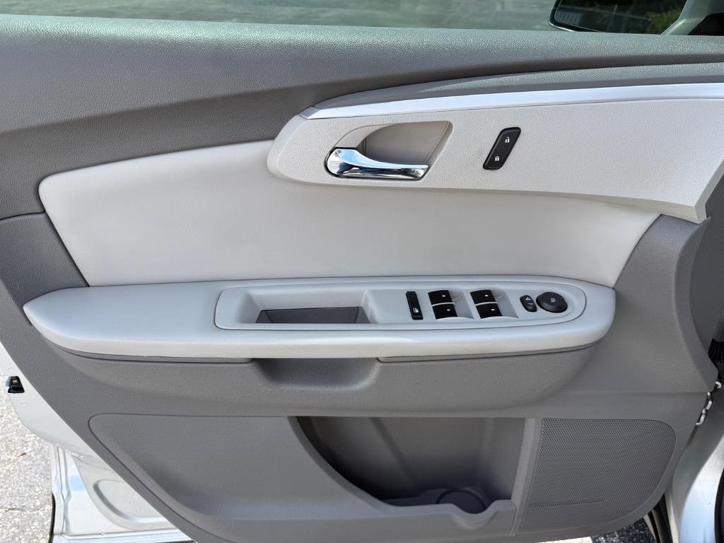 2012 Chevrolet Traverse - $8,990
