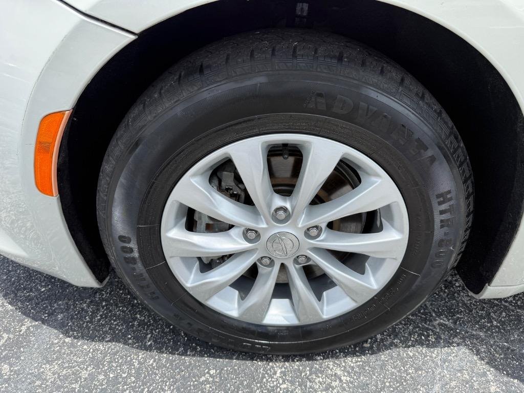 2017 Chrysler Pacifica - $14,990
