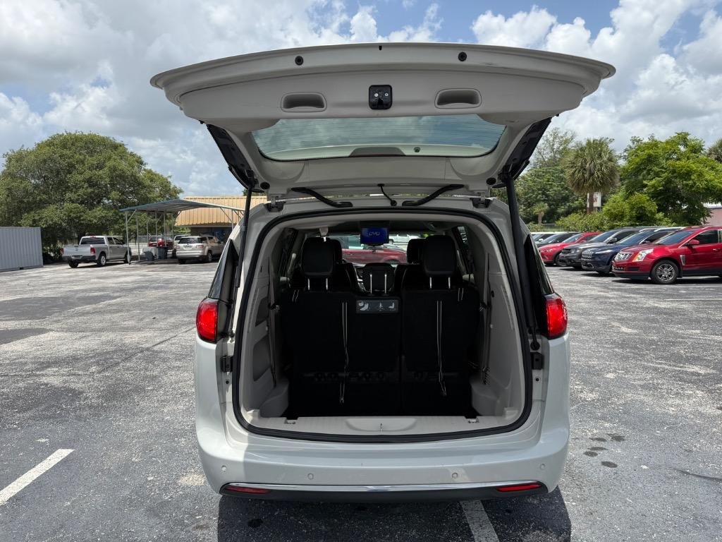2017 Chrysler Pacifica - $14,990