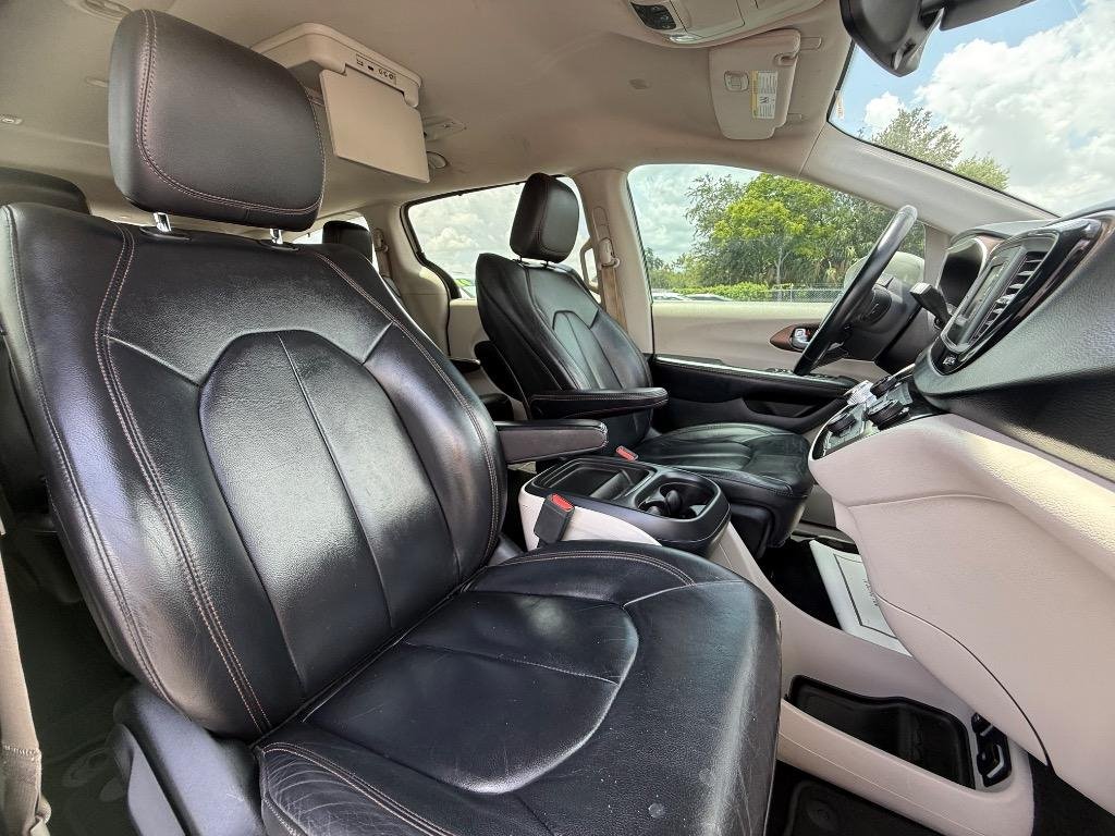 2017 Chrysler Pacifica - $14,990