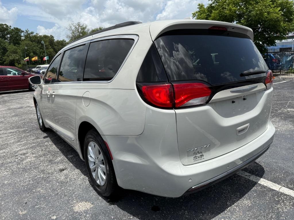 2017 Chrysler Pacifica - $14,990