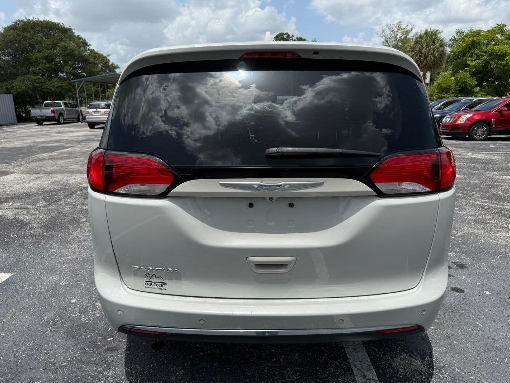 2017 Chrysler Pacifica - $14,990