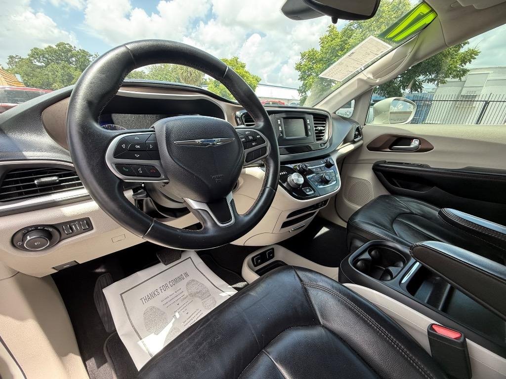 2017 Chrysler Pacifica - $14,990