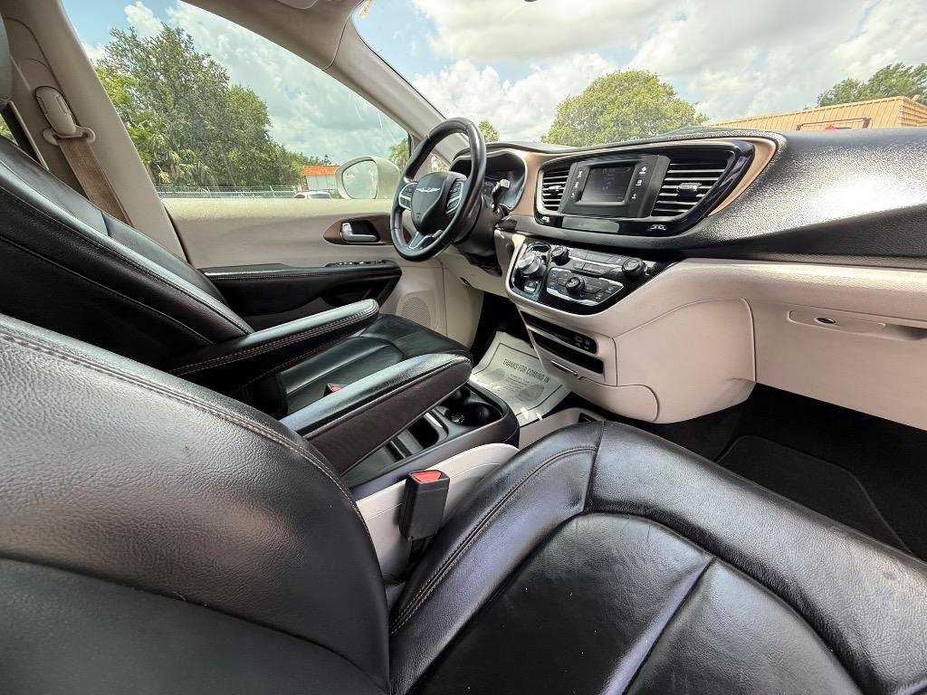 2017 Chrysler Pacifica - $14,990