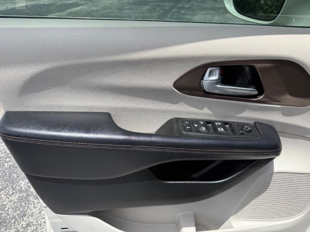 2017 Chrysler Pacifica - $14,990