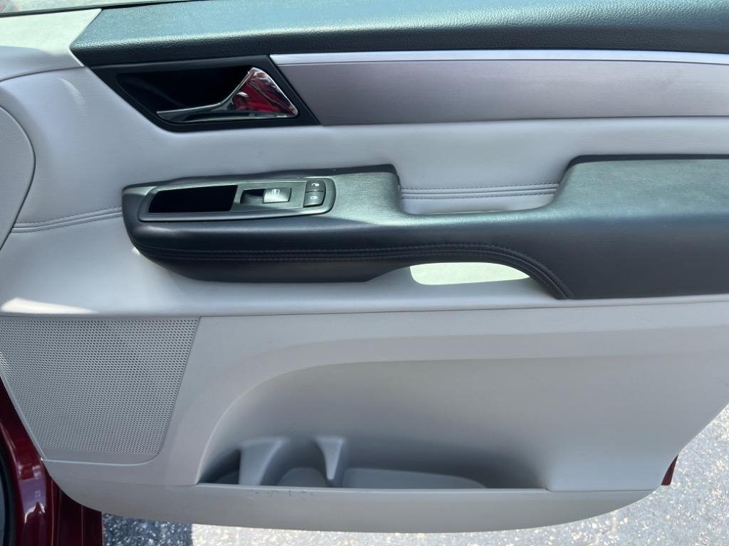2012 Volkswagen Routan - $3,990