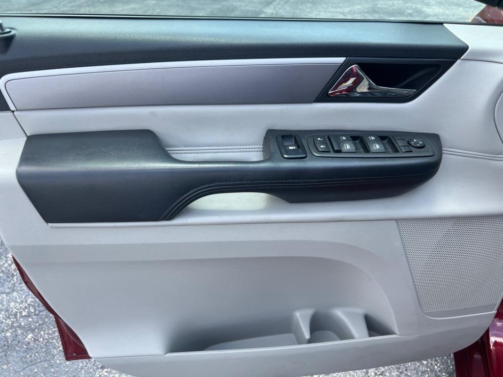 2012 Volkswagen Routan - $3,990