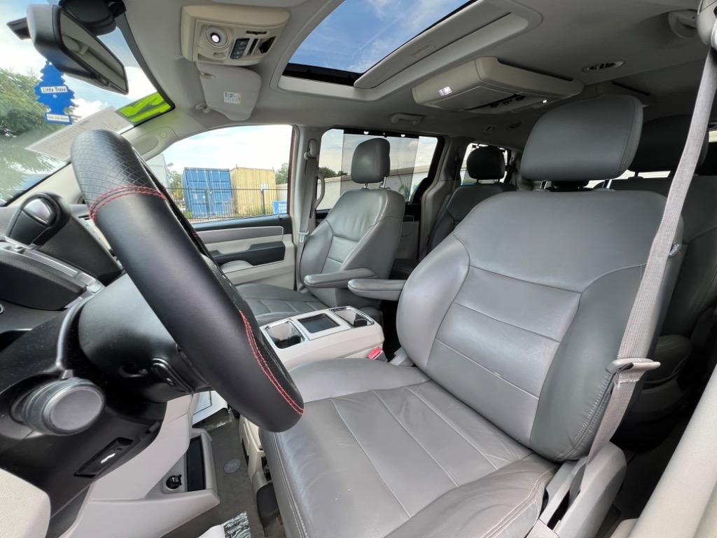 2012 Volkswagen Routan - $3,990