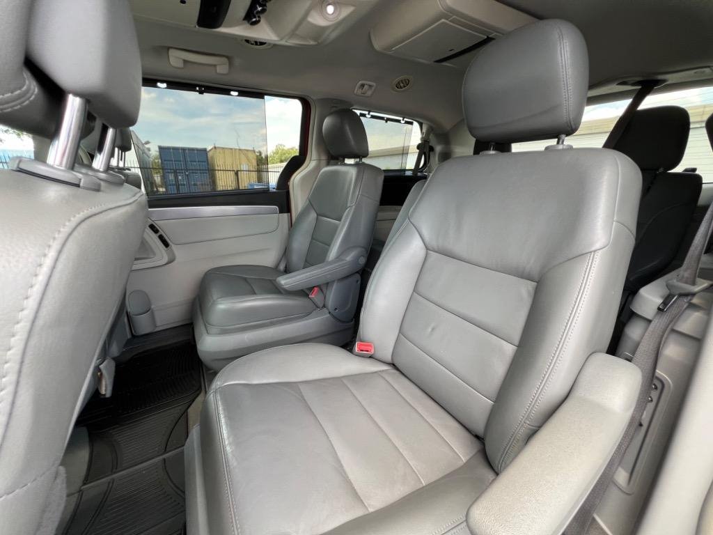 2012 Volkswagen Routan - $3,990