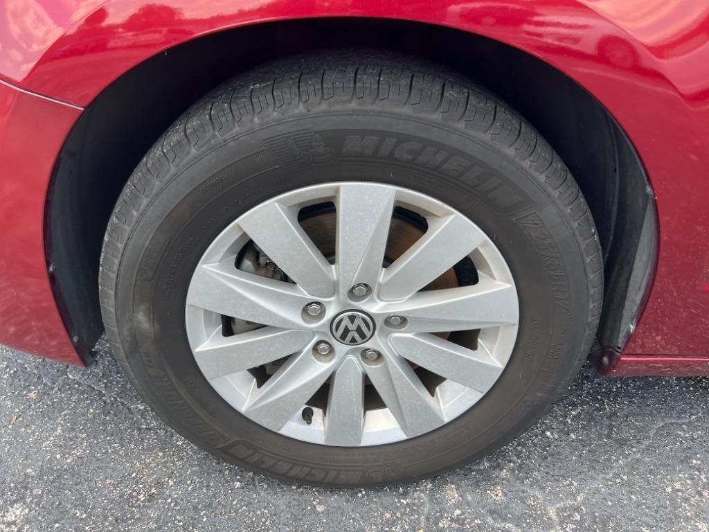 2012 Volkswagen Routan - $3,990