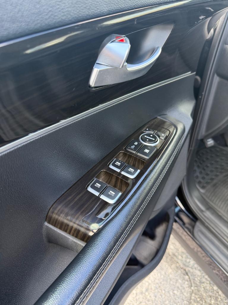 2020 Kia Sorento - $18,990