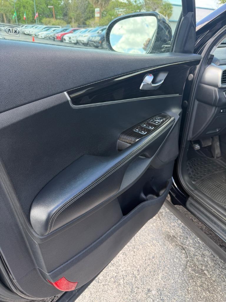 2020 Kia Sorento - $18,990