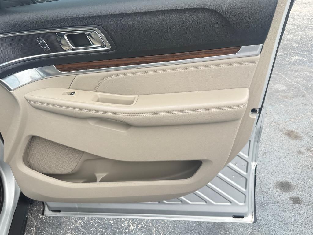 2019 Ford Explorer - $17,990
