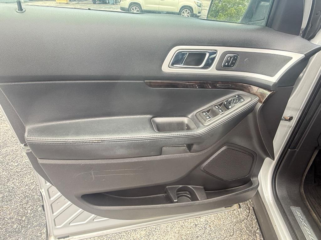 2015 Ford Explorer - $11,990