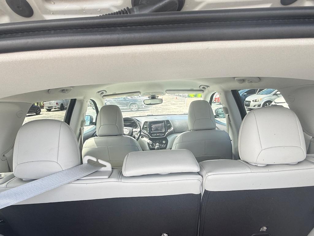 2019 Jeep Cherokee - $15,990