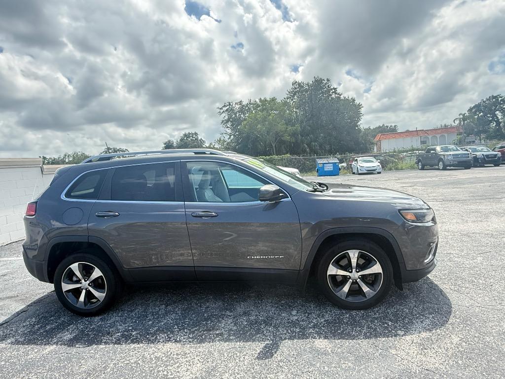 2019 Jeep Cherokee - $15,990