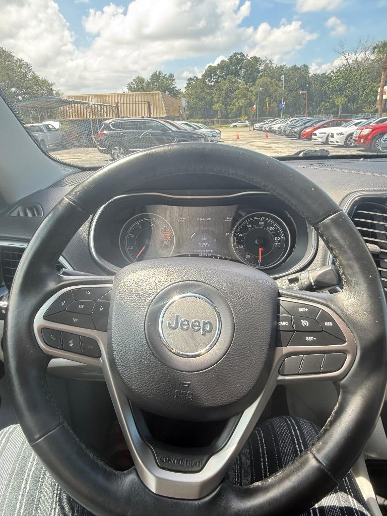 2019 Jeep Cherokee - $15,990