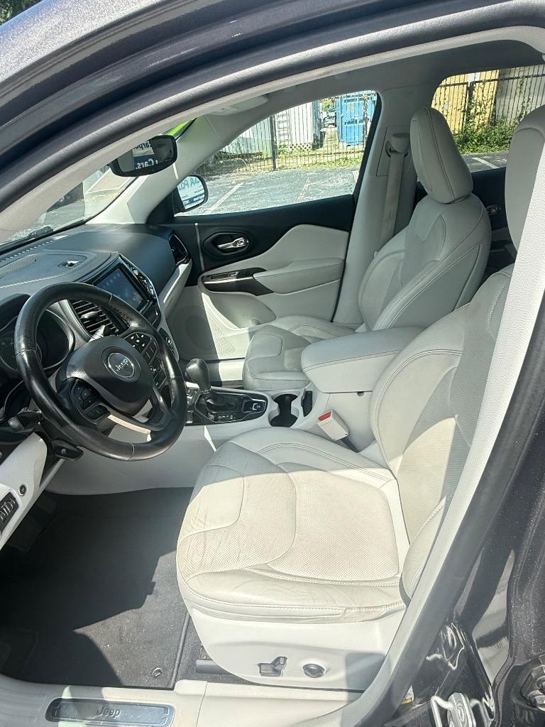 2019 Jeep Cherokee - $15,990