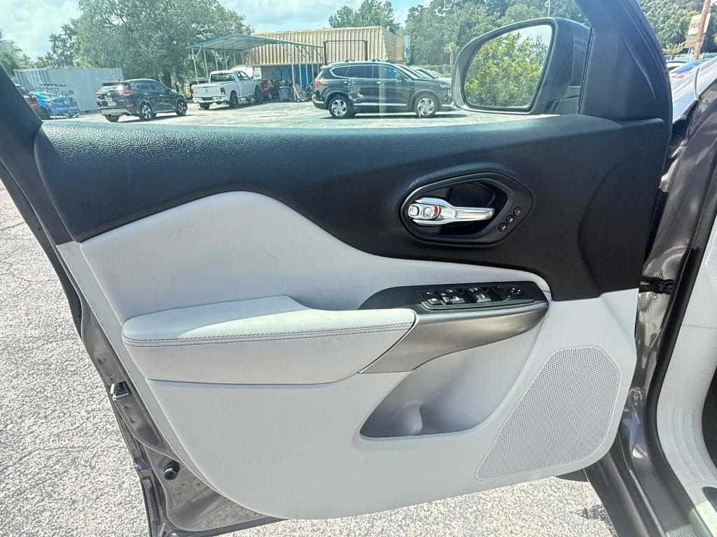 2019 Jeep Cherokee - $15,990