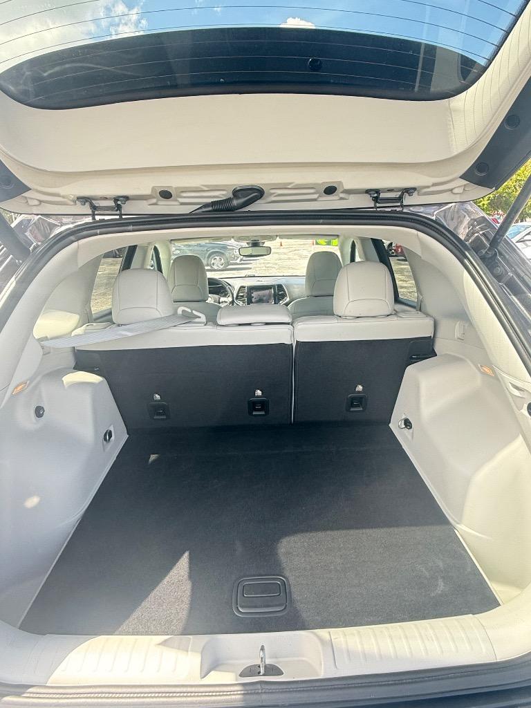 2019 Jeep Cherokee - $15,990