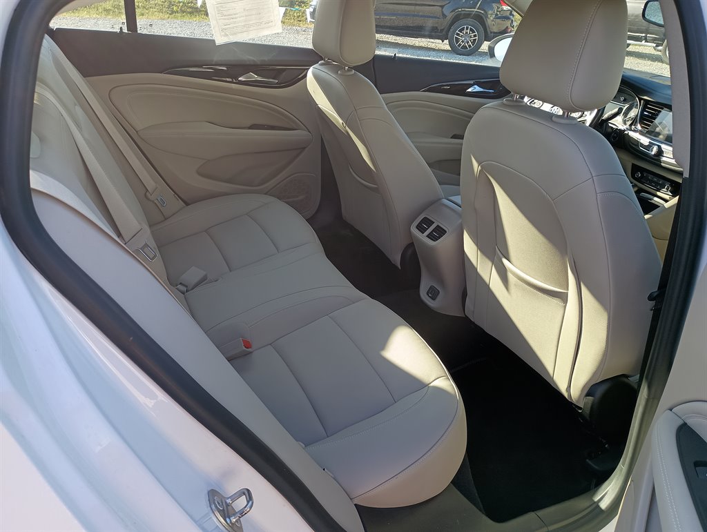 2019 Buick Regal Essence photo