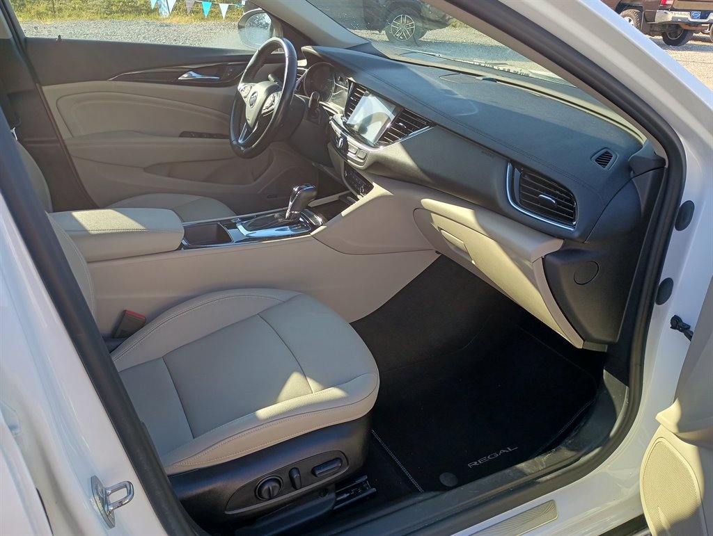 2019 Buick Regal Essence photo