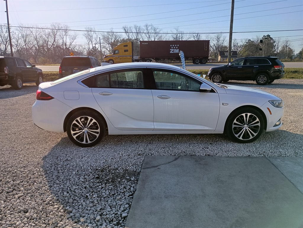 2019 Buick Regal Essence photo