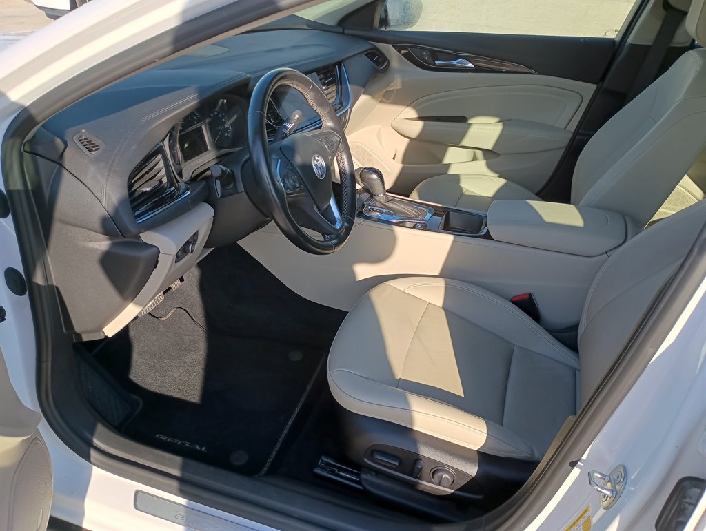 2019 Buick Regal Essence photo